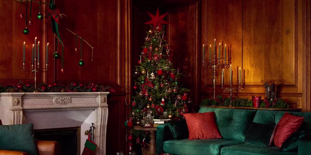 Comment choisir la bonne taille de sapin de Noël pour votre salon ?